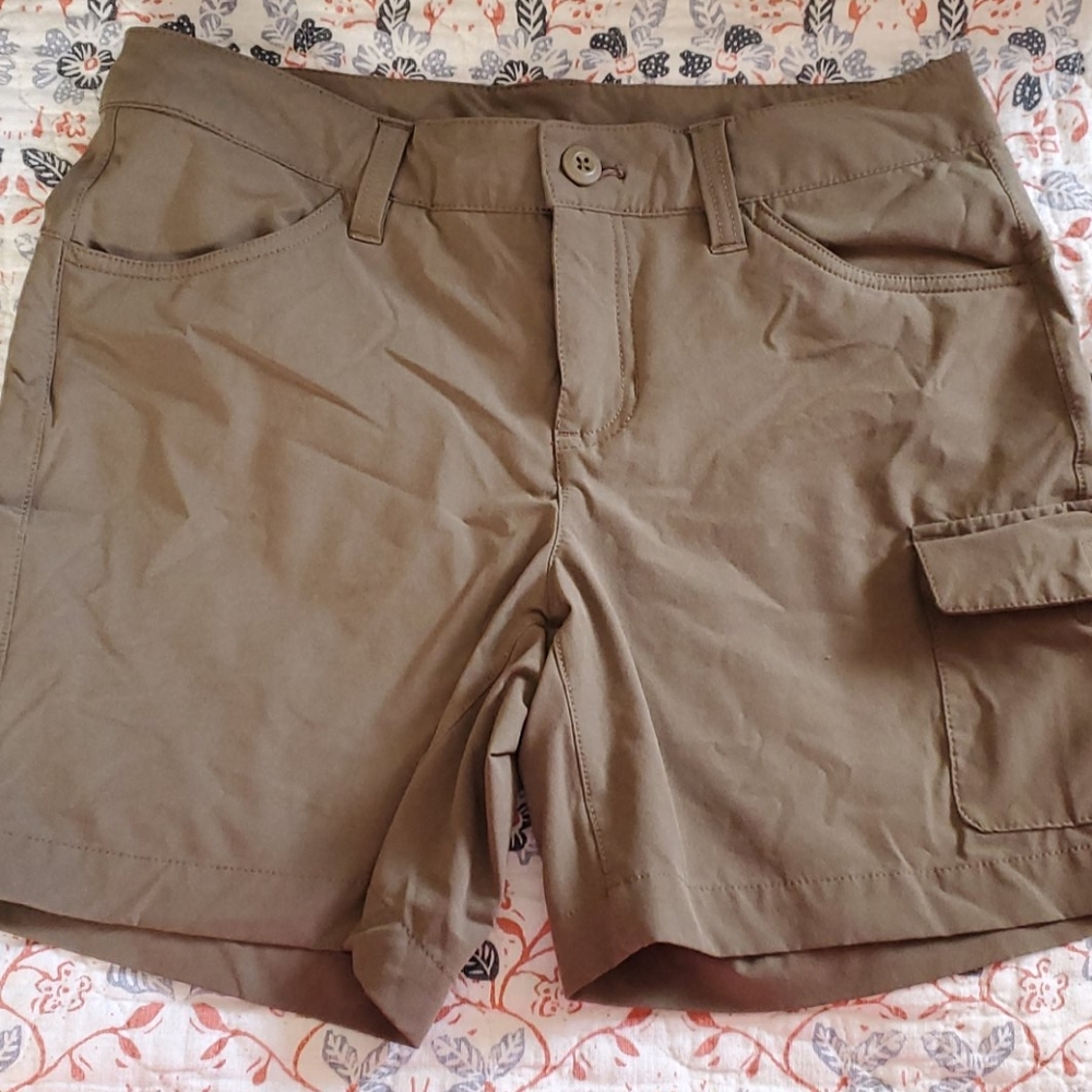 Eddie Bauer adventure shorts in tan